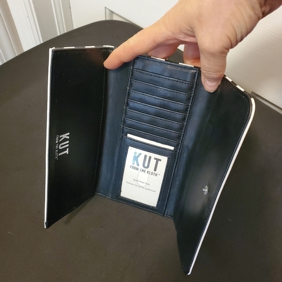 NWOT Kut From The Cloth Trifold Black & White Striped Wallet - Picture 3 of 7